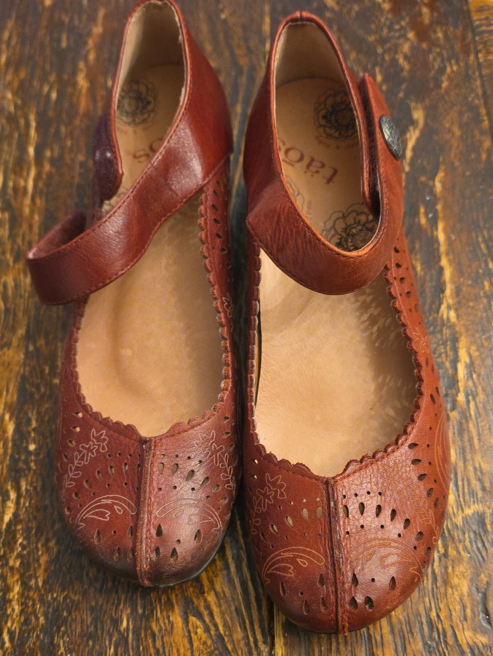 taos Ultimate Mary Jane Brown Leather Flats 7 Like New